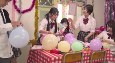 HUNTC-333 女子に囲まれて男はボク1人！？のハーレム王様ゲーム！2 文化祭の準備で残った放課後の教室でボクは拒否権無しの王様ゲームに強●参加！普段から…